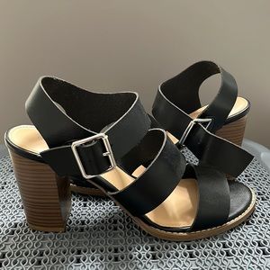 Old Navy Black Strap Buckle Heel - Size 10